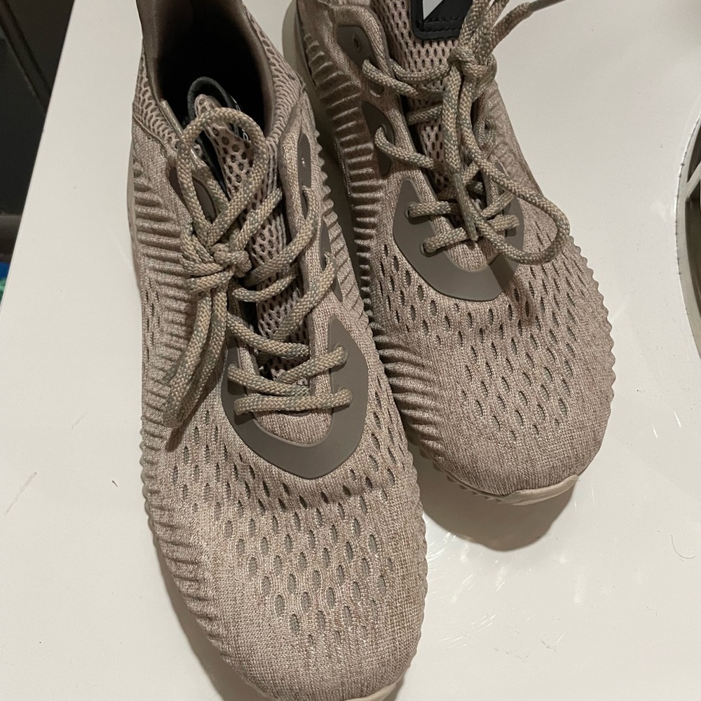Adidas - Picture 3 of 5